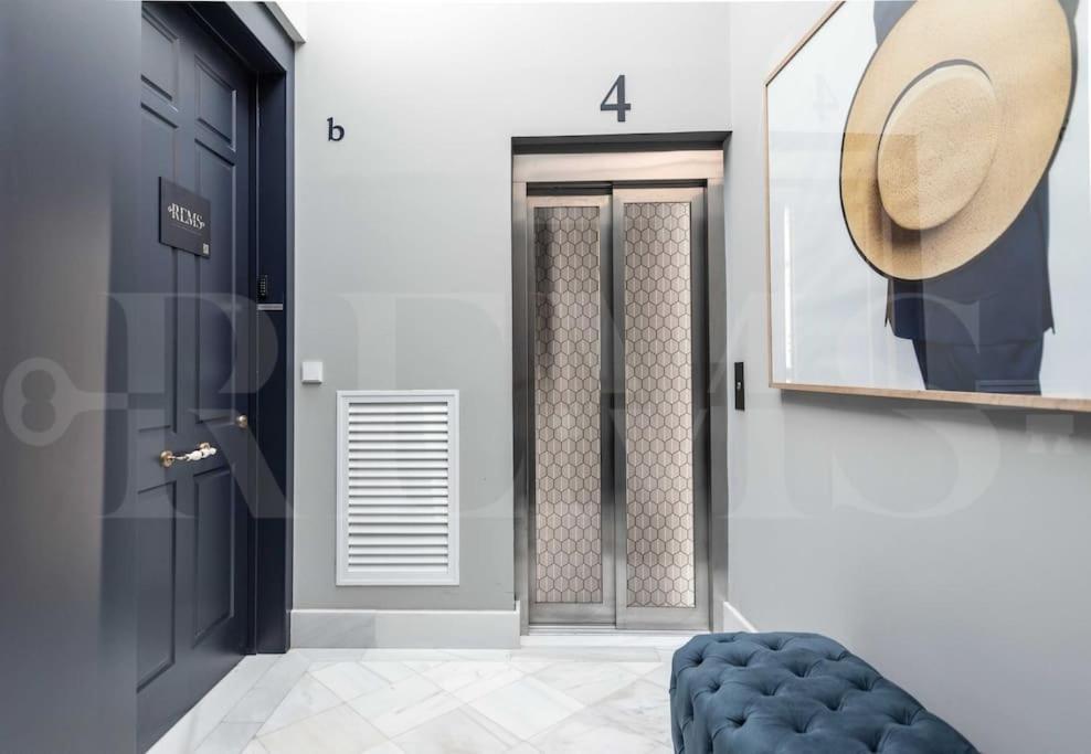 Penthouse Suite With Rooftop In The Heart Of Malaga By Rems Exterior photo